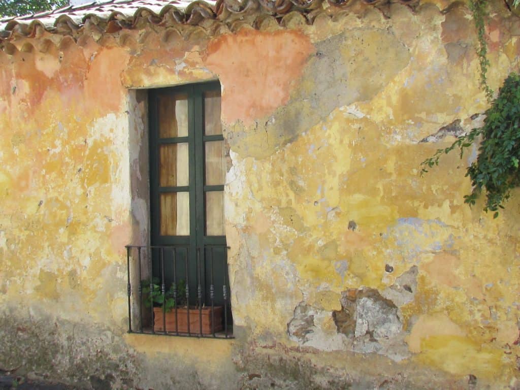 side of building in Colonia del Sacramento