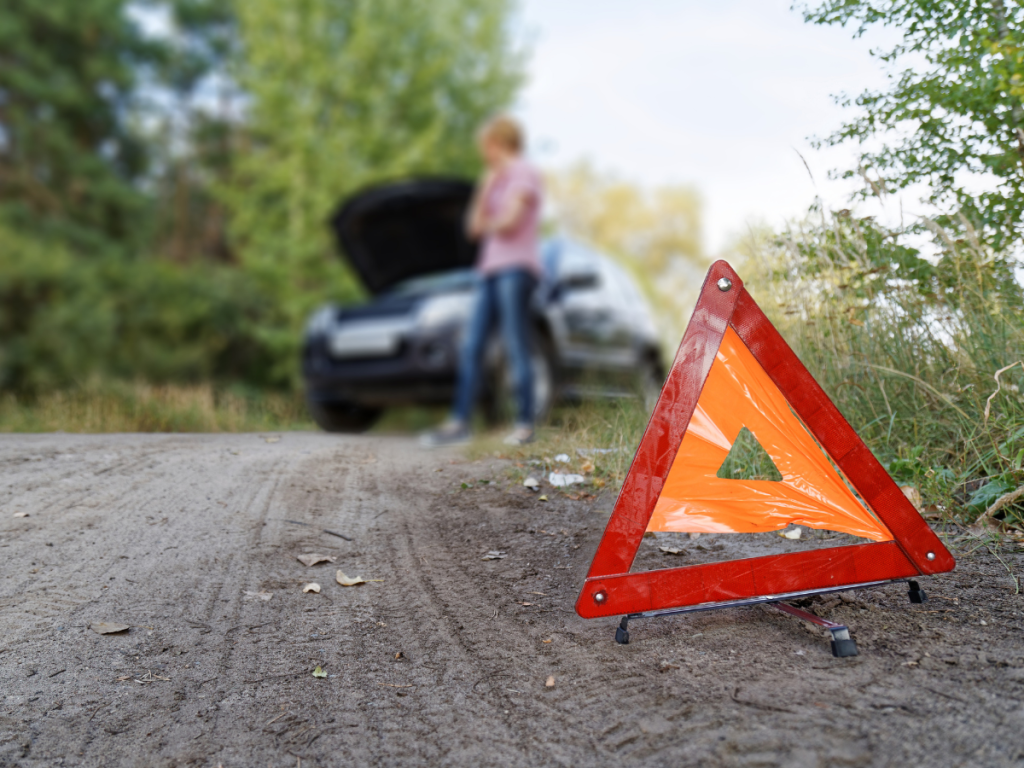 Roadside reflective safety triangle
