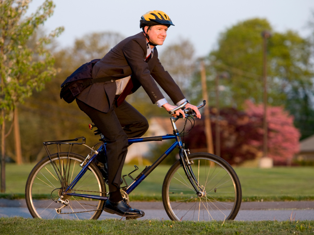 Bike commuter wearing a bicycle helmets vs a skateboard helmet