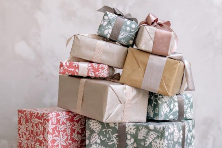 Essential Gift Guide for Travelers: Ideas for Every Globetrotter